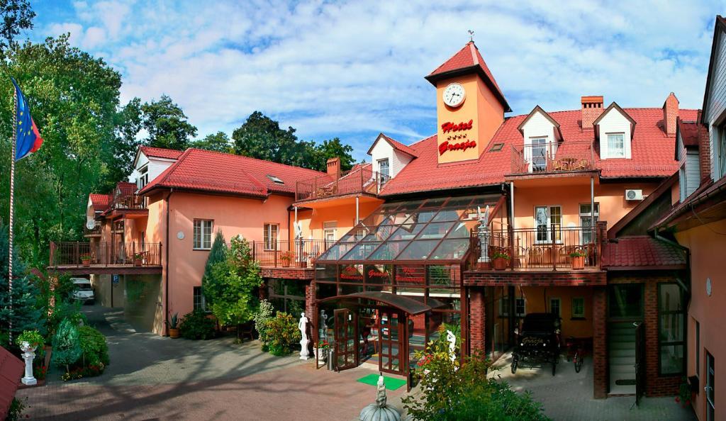 Hotel Gracja Гожов Велкополски Екстериор снимка