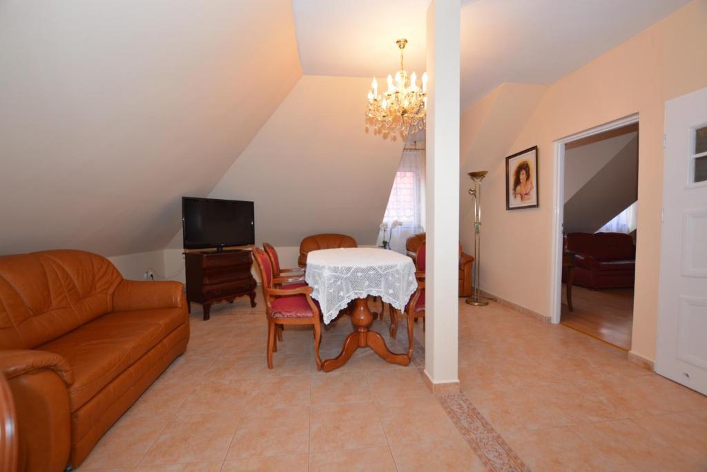 Hotel Gracja Гожов Велкополски Екстериор снимка
