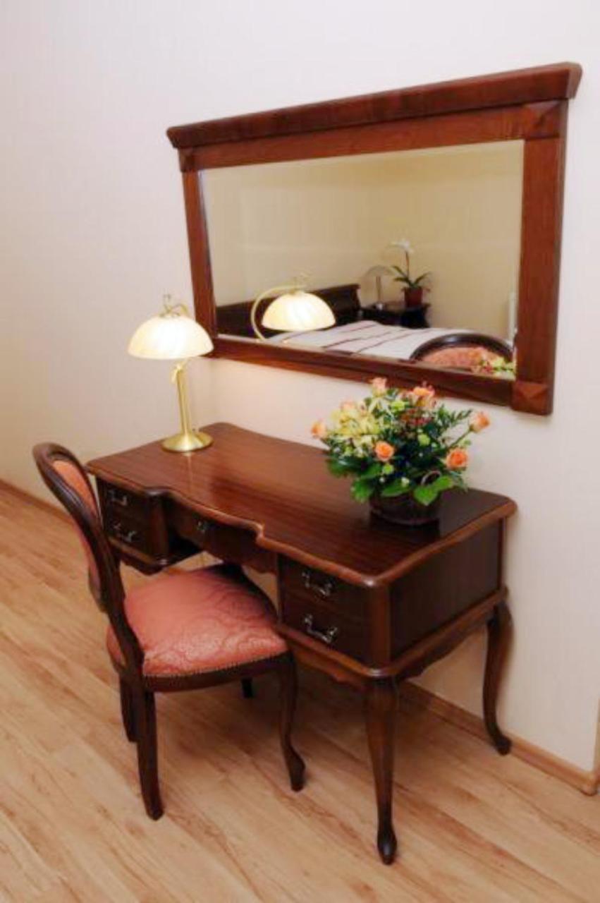 Hotel Gracja Гожов Велкополски Екстериор снимка