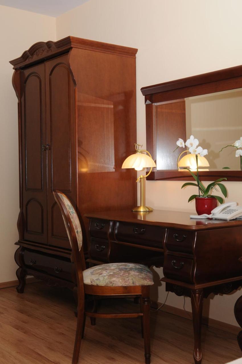 Hotel Gracja Гожов Велкополски Екстериор снимка