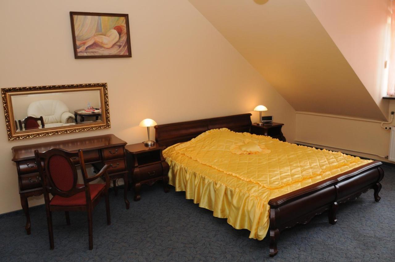 Hotel Gracja Гожов Велкополски Екстериор снимка