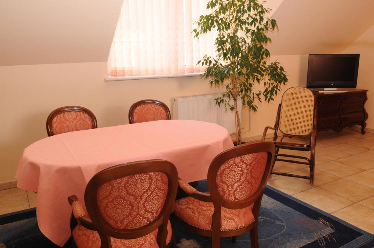 Hotel Gracja Гожов Велкополски Екстериор снимка