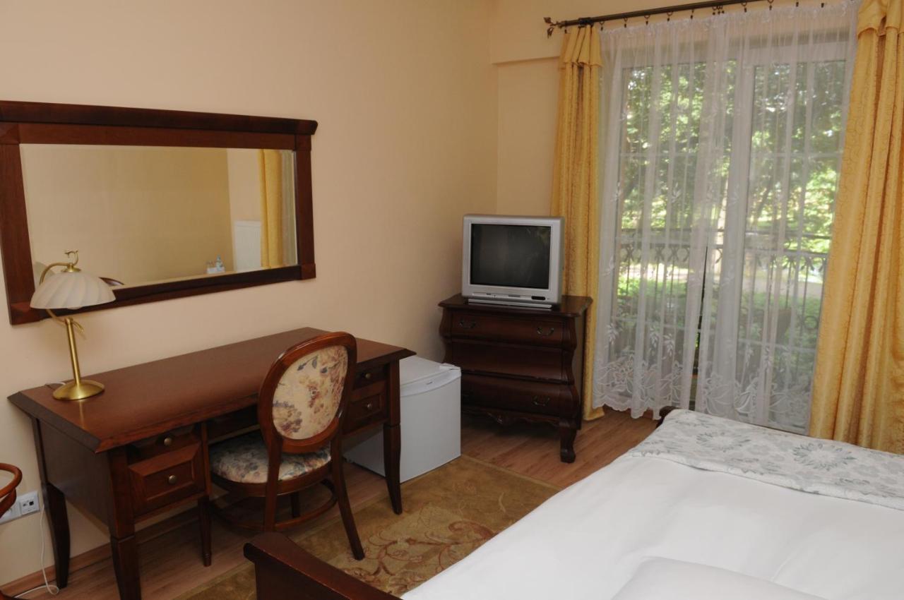 Hotel Gracja Гожов Велкополски Екстериор снимка