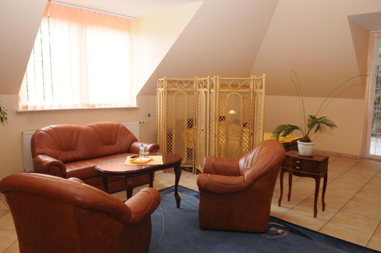 Hotel Gracja Гожов Велкополски Екстериор снимка