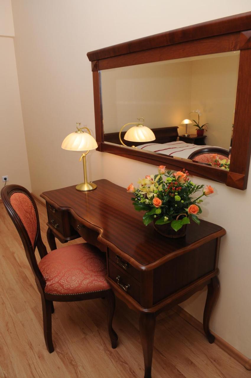 Hotel Gracja Гожов Велкополски Екстериор снимка