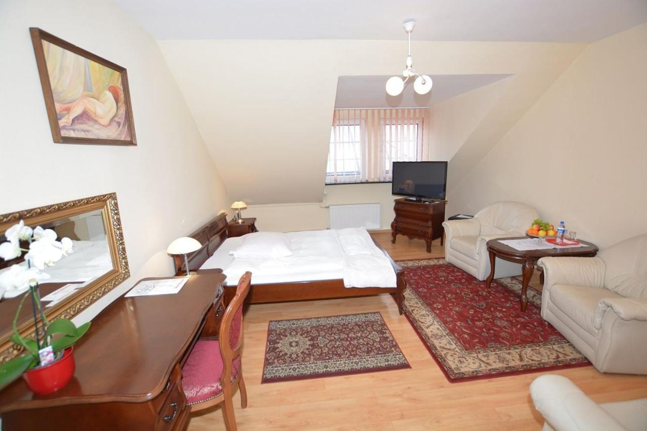 Hotel Gracja Гожов Велкополски Екстериор снимка