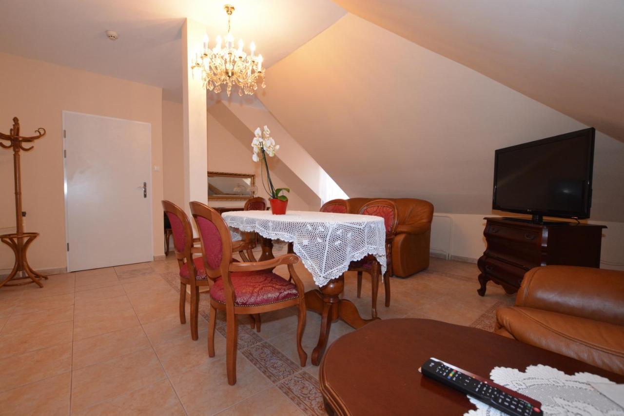 Hotel Gracja Гожов Велкополски Екстериор снимка